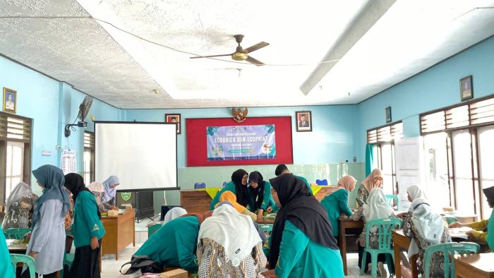 Sosialisasi dan Pelatihan Ecobrick dan Ecoprint 01