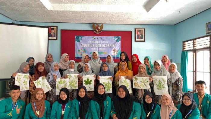 Sosialisasi dan Pelatihan Ecobrick dan Ecoprint