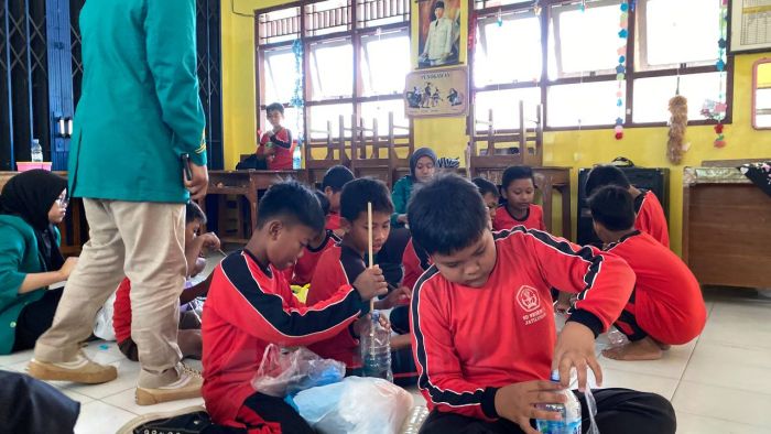 Sosialisasi dan Pelatihan Ecobrick di SD Negeri 3 Jatiluhur 02